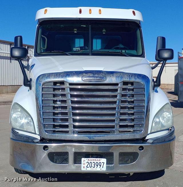 Image of Freightliner Cascadia equipment image 1