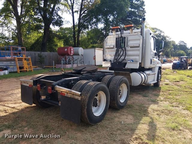 Image of Freightliner Cascadia equipment image 4
