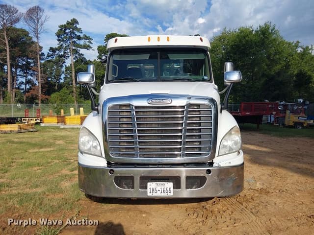 Image of Freightliner Cascadia equipment image 1