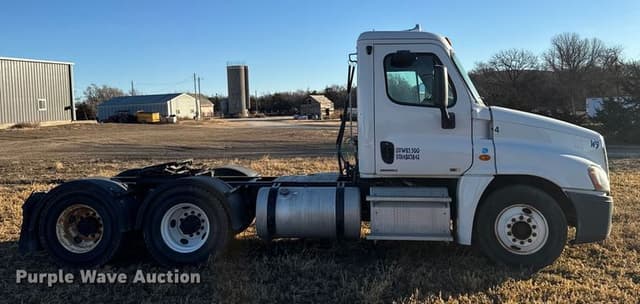 Image of Freightliner Cascadia equipment image 3