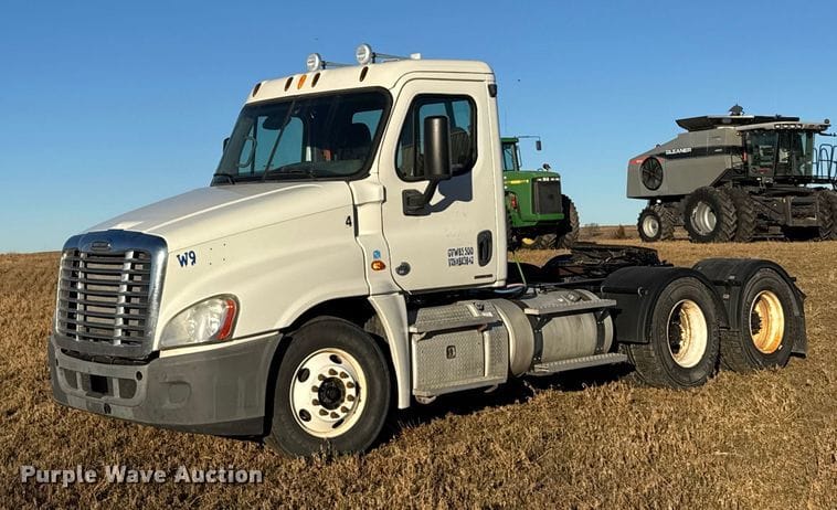 2012 Freightliner Cascadia Equipment Image0