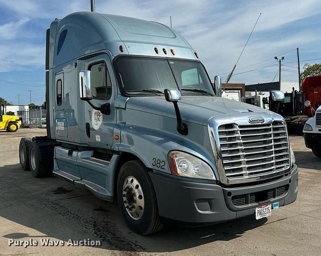 Image of Freightliner Cascadia equipment image 2