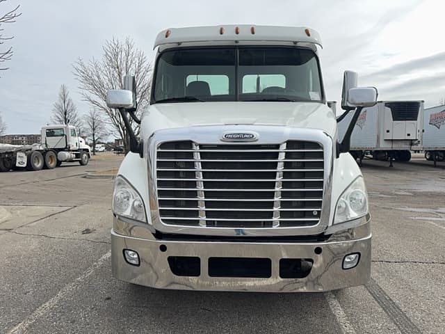 Image of Freightliner Cascadia equipment image 1