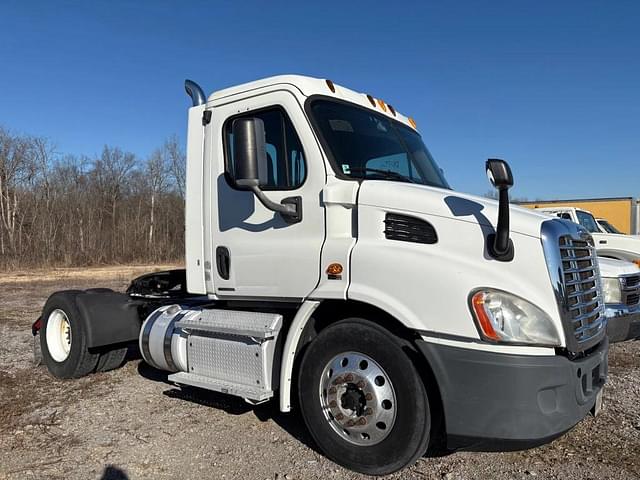 Image of Freightliner Cascadia equipment image 1