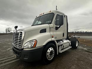 2012 Freightliner Cascadia Equipment Image0
