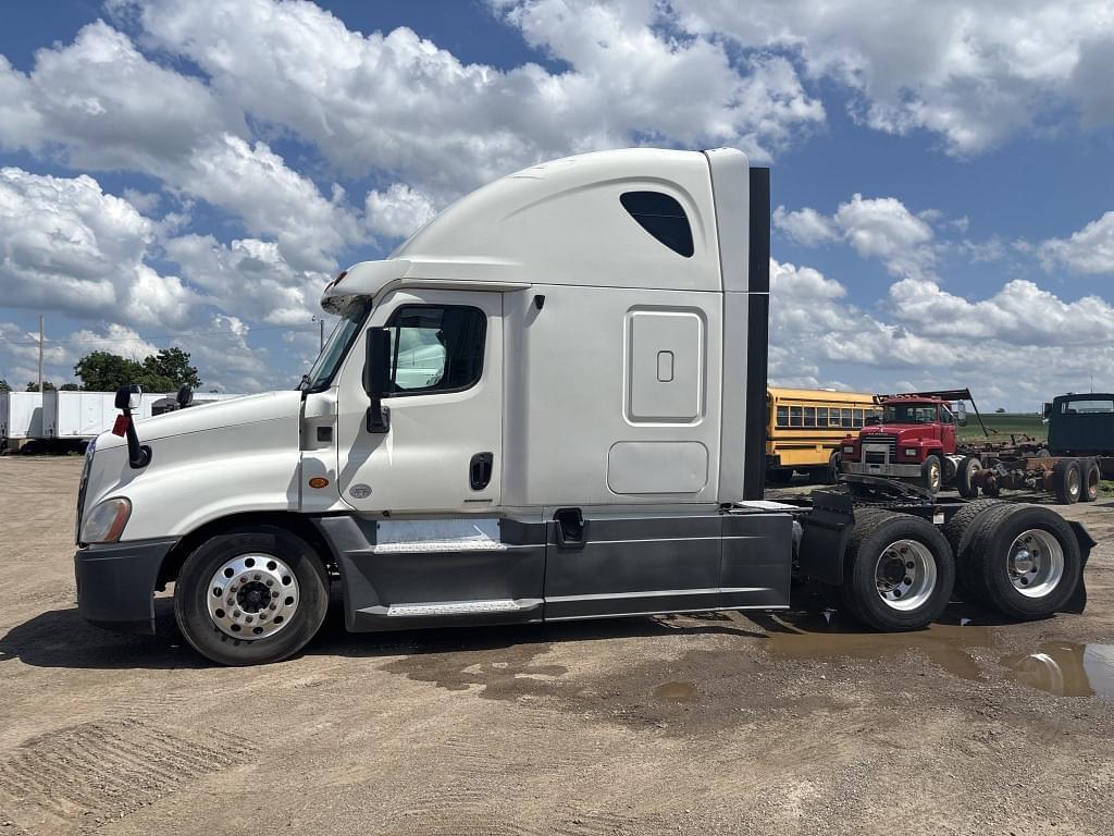 Image of Freightliner Cascadia Primary image