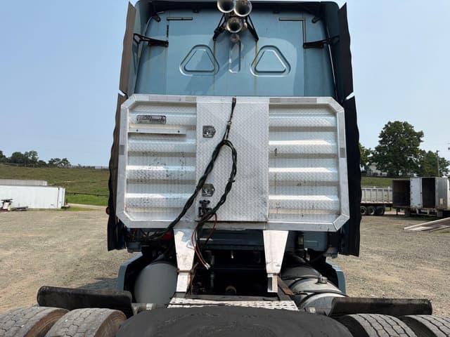 Image of Freightliner Cascadia equipment image 1