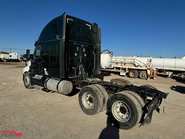 Image of Freightliner Cascadia equipment image 2