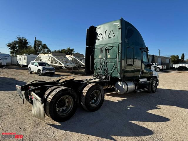 Image of Freightliner Cascadia equipment image 4