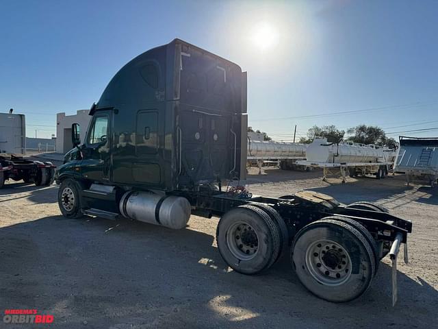 Image of Freightliner Cascadia equipment image 2