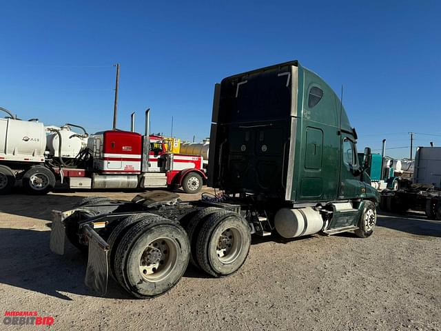 Image of Freightliner Cascadia equipment image 4