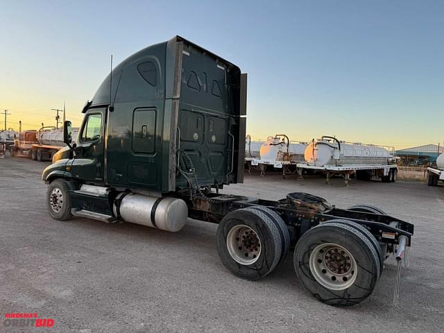 Image of Freightliner Cascadia equipment image 2