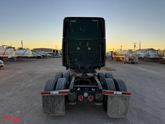 Image of Freightliner Cascadia equipment image 3