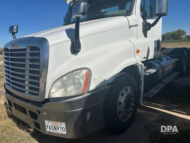 Image of Freightliner Cascadia equipment image 1