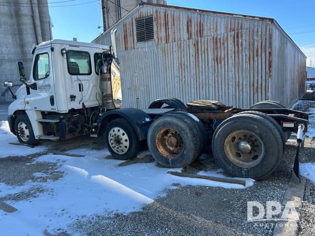 Image of Freightliner Cascadia equipment image 4