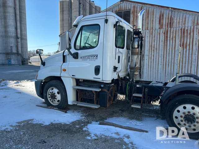 Image of Freightliner Cascadia equipment image 3