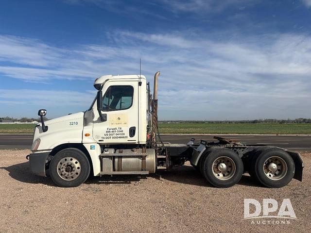 Image of Freightliner Cascadia equipment image 4