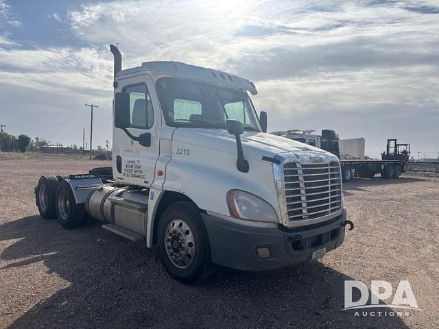 Image of Freightliner Cascadia equipment image 1