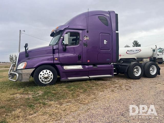 Image of Freightliner Cascadia equipment image 2