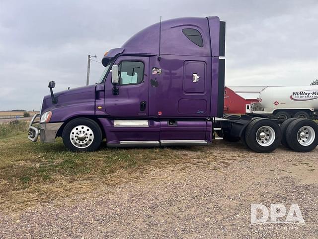 Image of Freightliner Cascadia equipment image 3