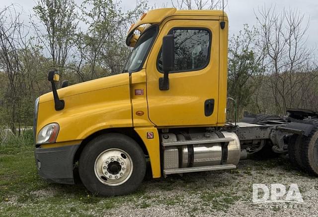 Image of Freightliner Cascadia equipment image 2