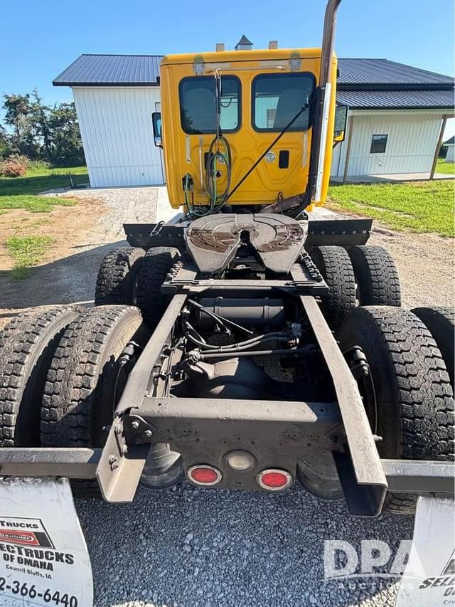Image of Freightliner Cascadia equipment image 3