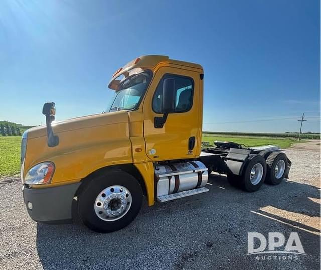 Image of Freightliner Cascadia equipment image 1