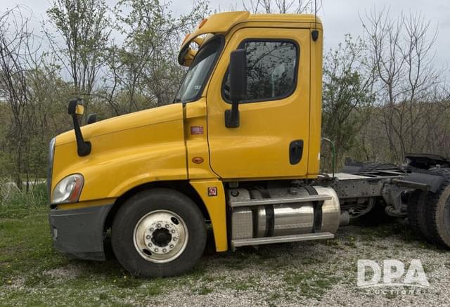 Image of Freightliner Cascadia equipment image 2