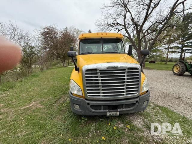 Image of Freightliner Cascadia equipment image 4