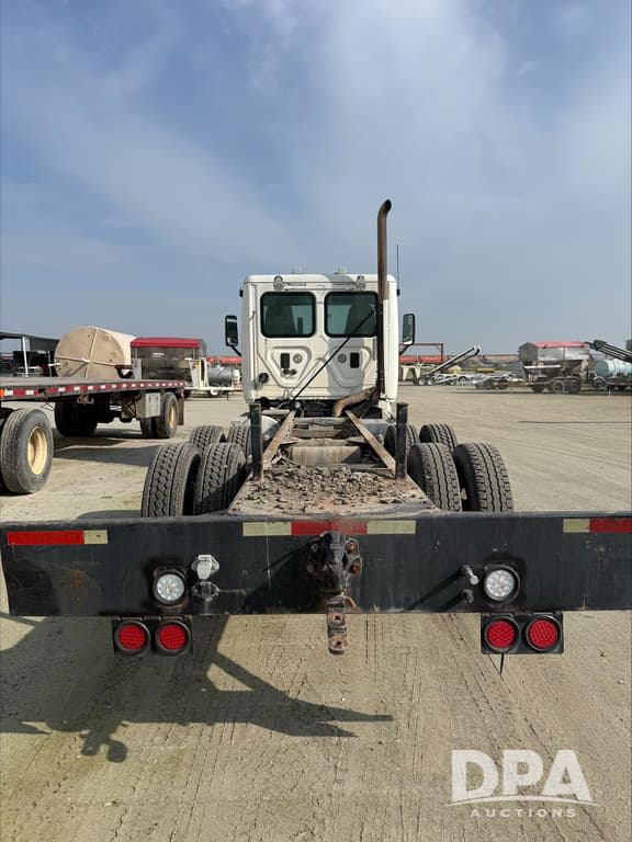 Image of Freightliner Cascadia equipment image 3
