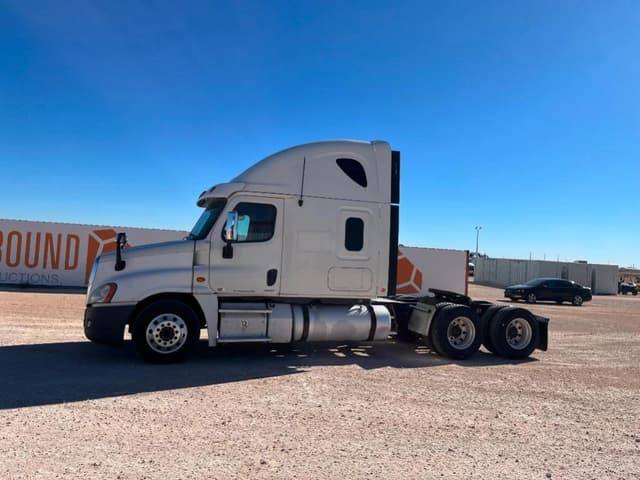 Image of Freightliner Cascadia equipment image 1