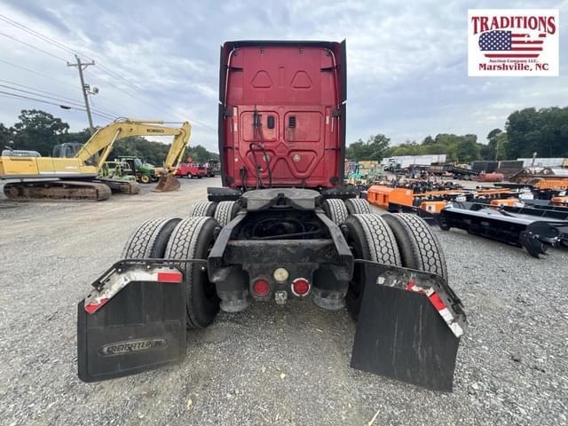 Image of Freightliner Cascadia equipment image 4