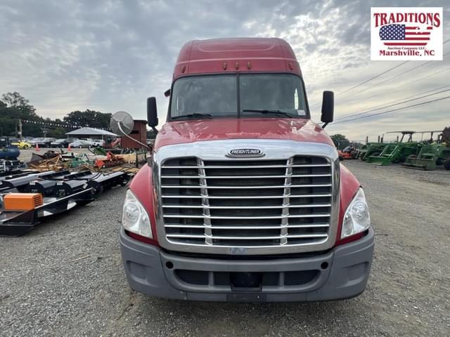 Image of Freightliner Cascadia equipment image 2