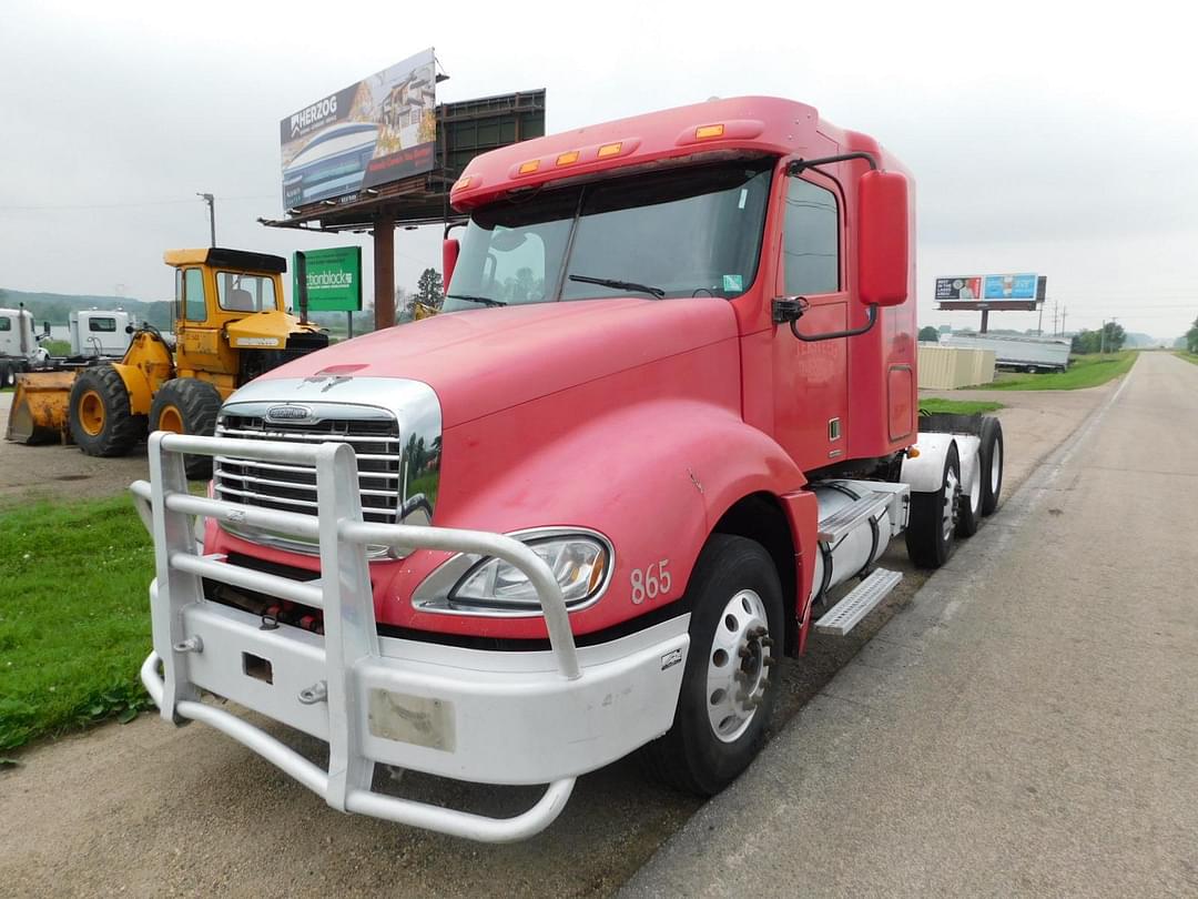Image of Freightliner Columbia 120 Primary image