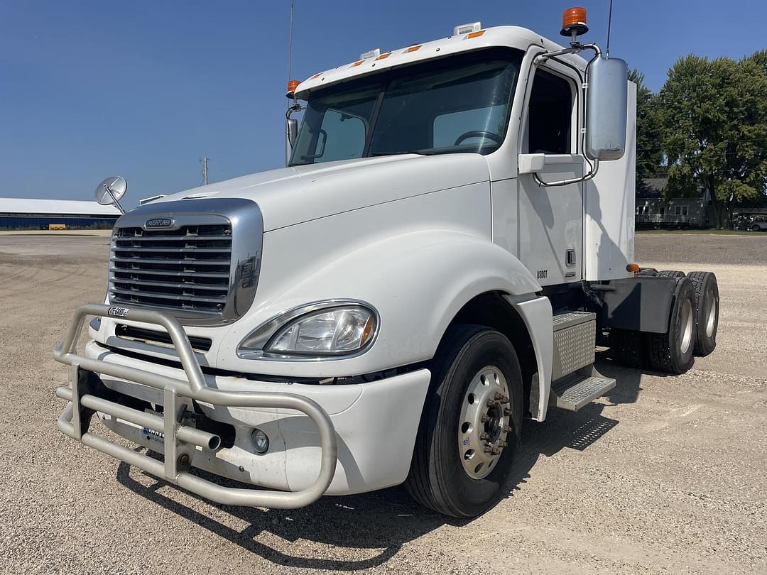 Image of Freightliner Columbia 120 Primary image