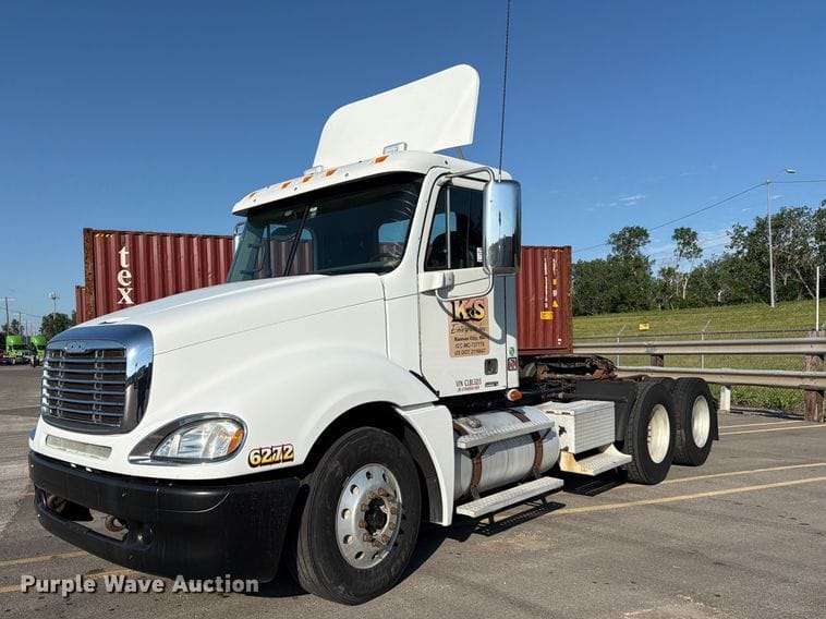 2012 Freightliner Columbia Equipment Image0