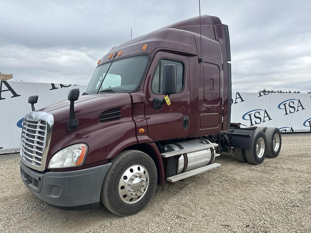 Image of Freightliner Columbia Primary image