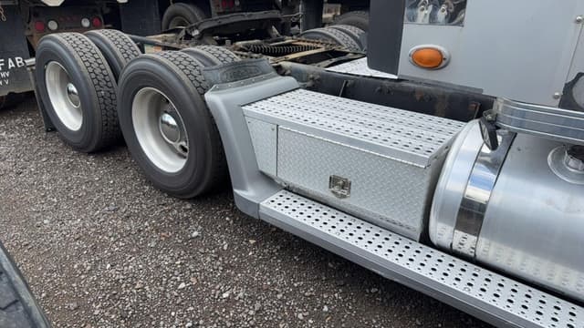 Image of Freightliner Coronado equipment image 4