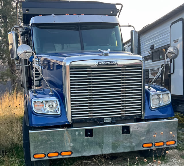 Image of Freightliner SD122 equipment image 1