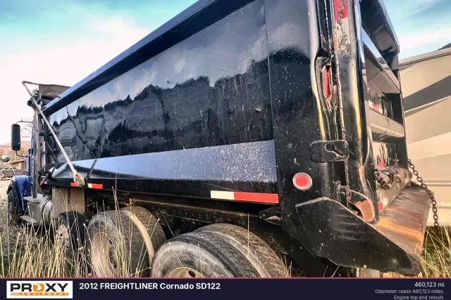 Image of Freightliner SD122 equipment image 3