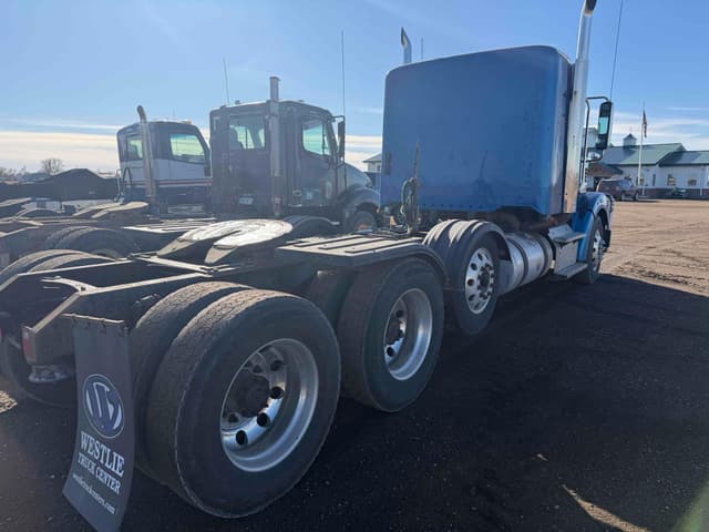 Image of Freightliner Coronado 122 equipment image 3