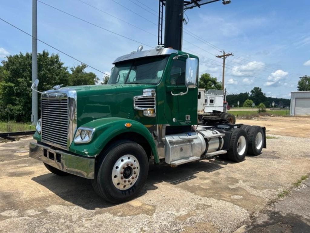 2012 Freightliner Coronado Equipment Image0