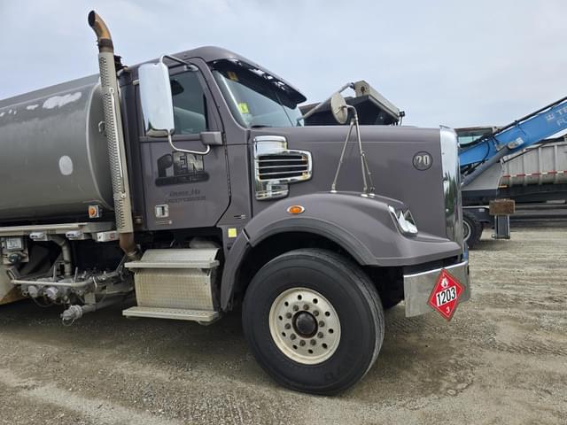 Image of Freightliner Coronado equipment image 3