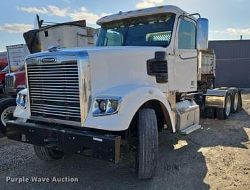 Main image Freightliner SD122