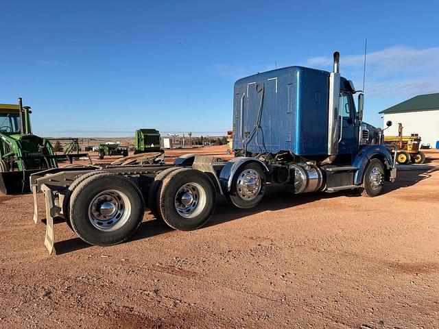 Image of Freightliner Coronado equipment image 4