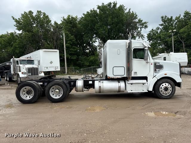 Image of Freightliner Coronado equipment image 3