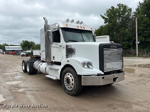Image of Freightliner Coronado equipment image 2