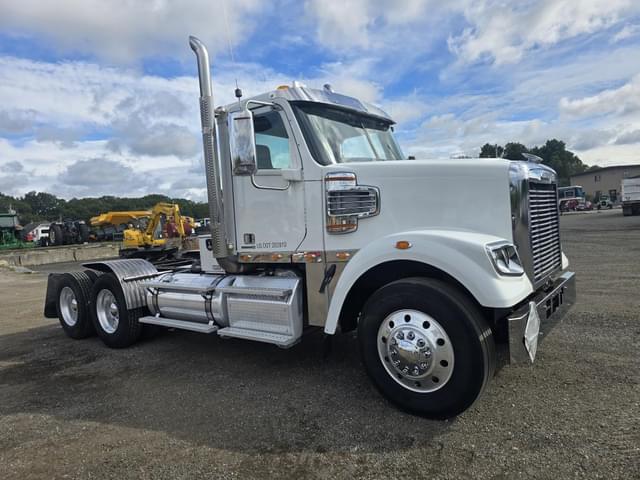 Image of Freightliner Coronado equipment image 3