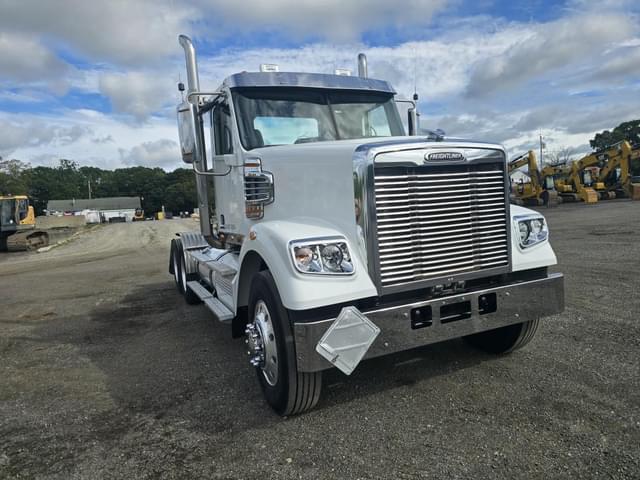 Image of Freightliner Coronado equipment image 2