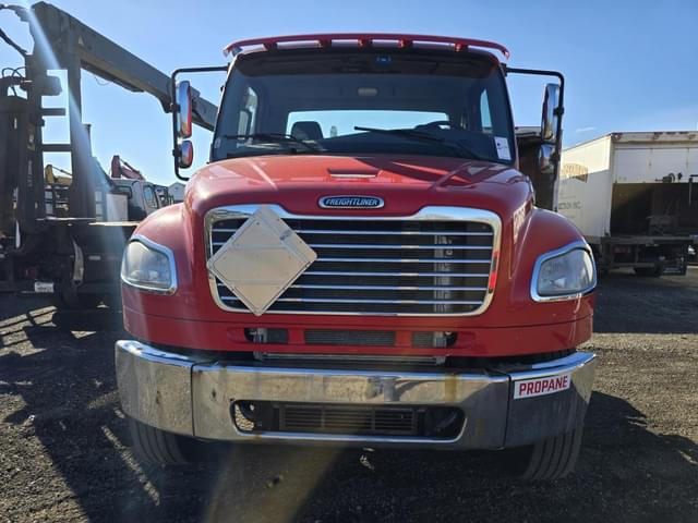 Image of Freightliner FLD132 equipment image 1